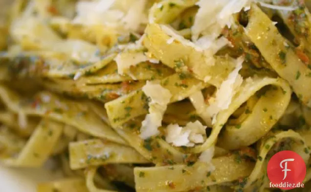 Tagliatelle mit Roten Provenzalischen Pistou