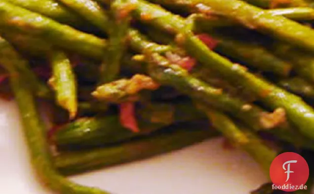 Spargel mit Tomaten