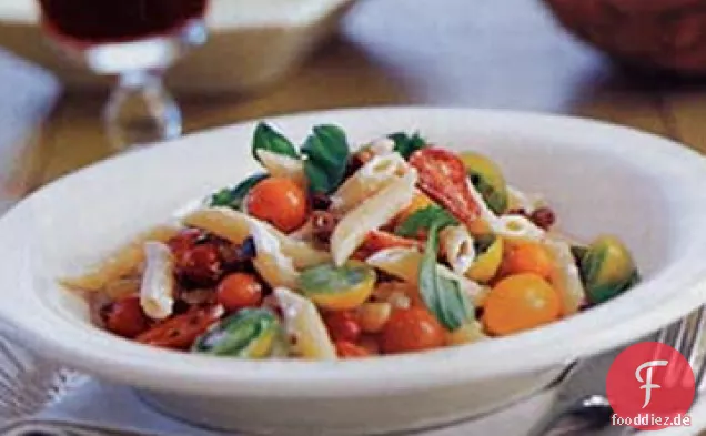 Pasta mit Tomaten und Ziegenkäse