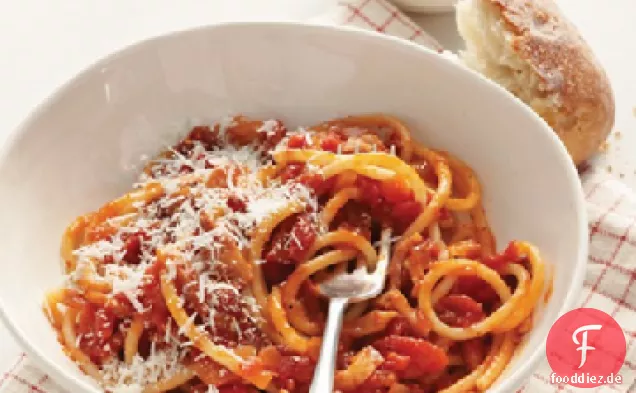 Würzige Tomatensauce mit Pancetta