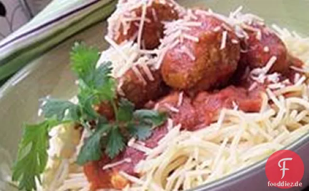 Hühnerfleischbällchen und Spaghetti