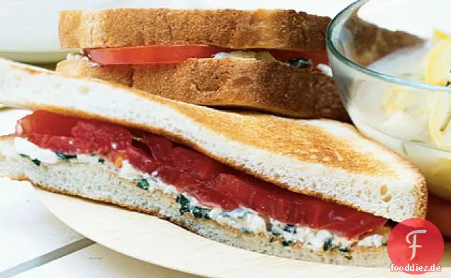 Feta-Basilikum-Sandwiches