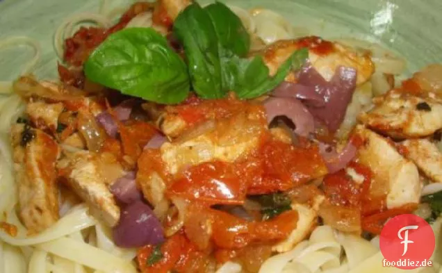 Pasta mit Huhn und sonnengetrockneten Tomaten