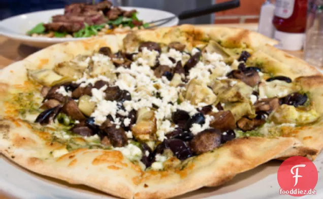 Salat-Dressing Pizza