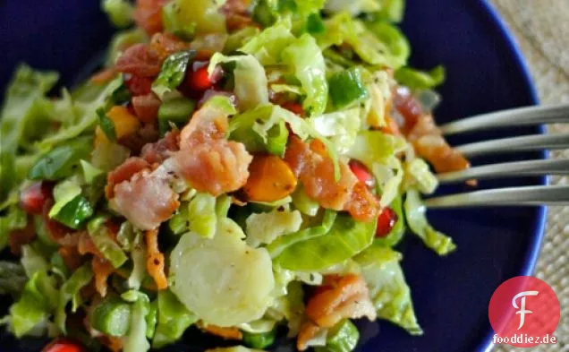 Verwelkter Spargel-Rosenkohl-Salat