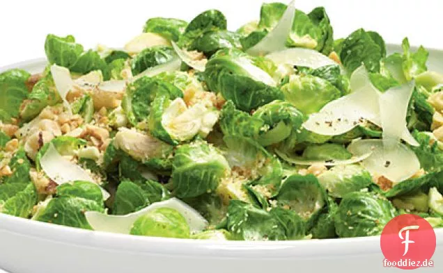 Nussiger warmer Rosenkohlsalat