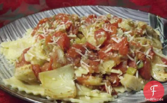 Käse-Ravioli Mit Frischen Tomaten und Artischocken-Sauce