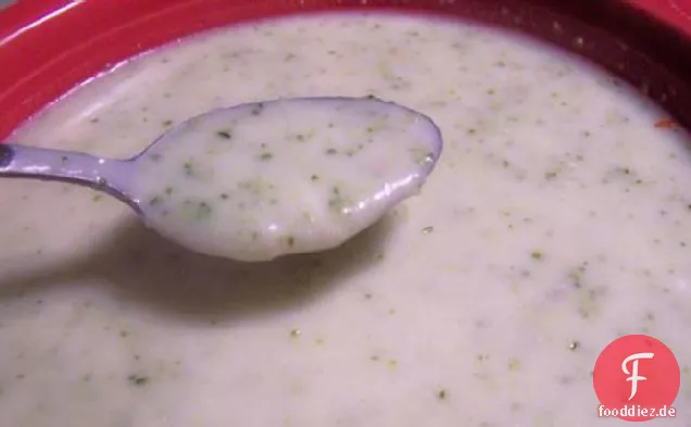 Cremige Brokkoli-Blumenkohlsuppe mit Blauschimmelkäse