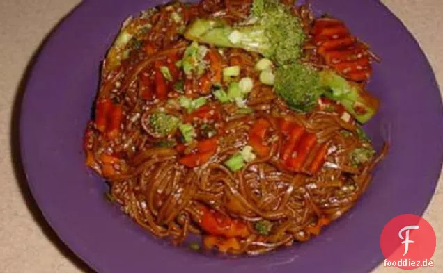 Soba in gerösteter Sesamsauce