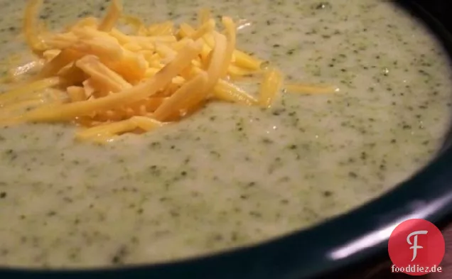 Brokkolisuppe mit Käse