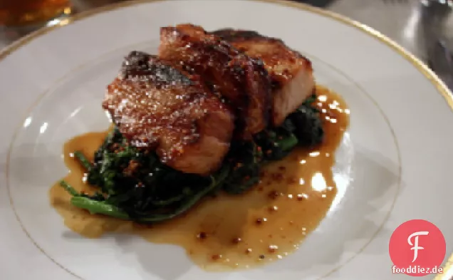 Asiatisches Schweinefleisch und Brokkoli in Knoblauchsauce