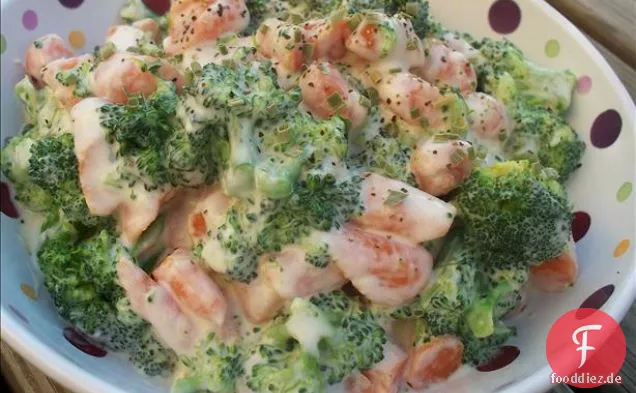 Brokkoli und Karotten in cremiger Parmesansauce