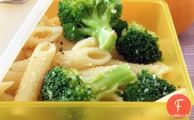 Pasta und Brokkolisalat