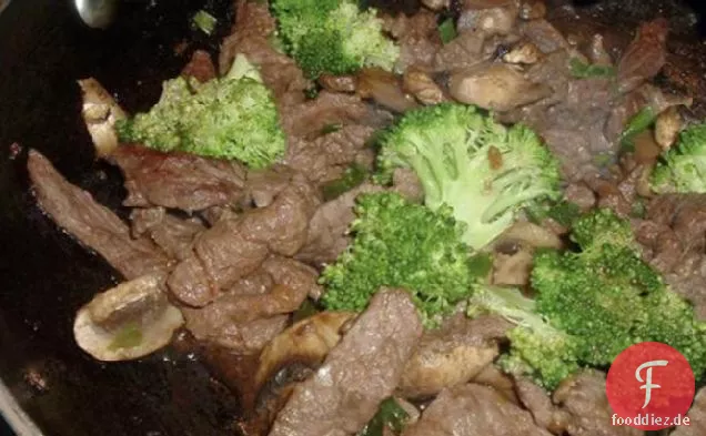 Gebratener Knoblauch-Rindfleisch mit Brokkoli