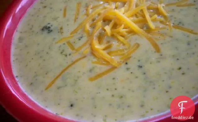 Cremige Brokkoli-Cheddar-Suppe