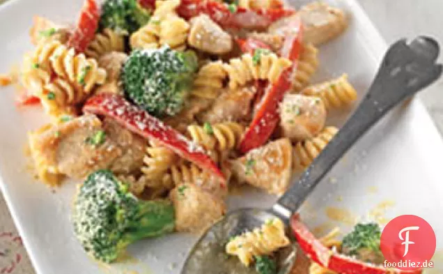 Cremiges Huhn mit Brokkoli und Paprika Pasta