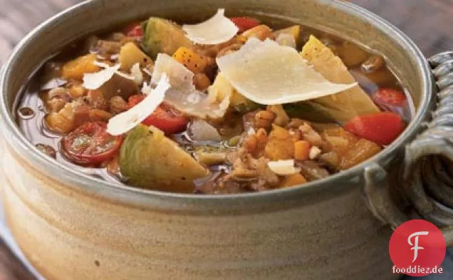 Farro Minestrone mit Rosenkohl, Butternusskürbis und Kastanien