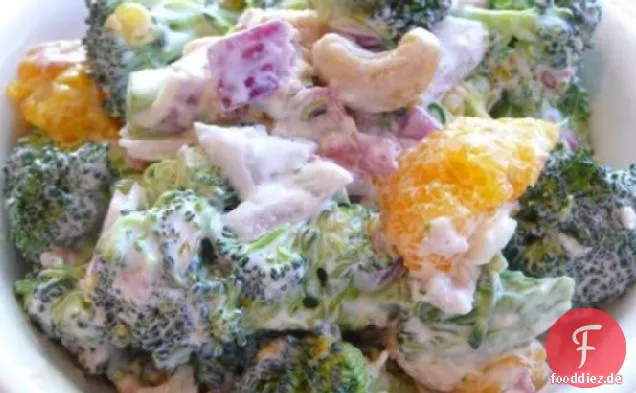 Brokkolisalat mit Mandarinen und Cashewnüssen