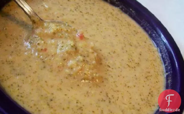 Cremige Brokkoli-Tomaten-Käse-Suppe