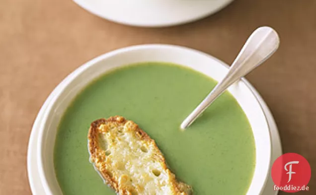 Brokkolisuppe mit Cheddar-Toast
