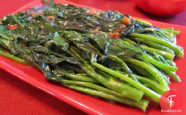 Blanchierter Gai Lan mit Austernsauce (chinesischer Brokkoli)