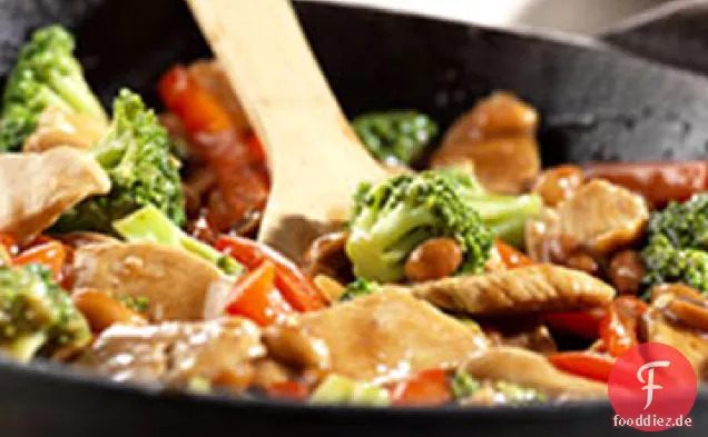 Asiatisches Huhn mit Erdnüssen