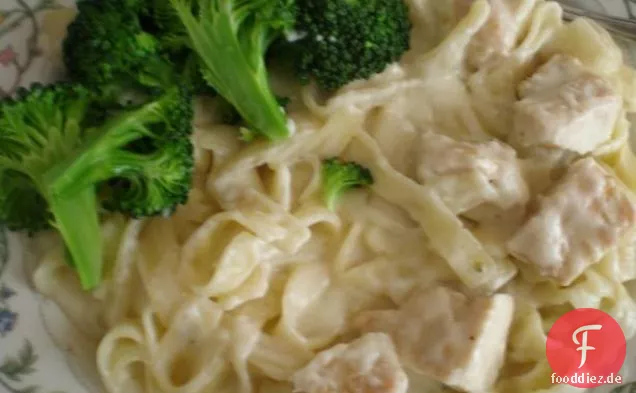 Penne mit Huhn und Brokkoli in Gorgonzola-Sahnesauce