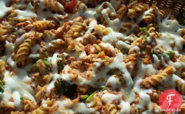 Gebackene Penne mit Brokkoli und drei Käsesorten