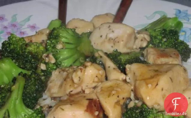 Huhn mit Brokkoli und Knoblauchsauce (5 Punkte)