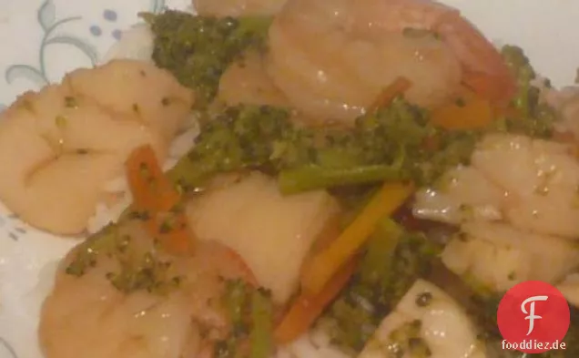 Schnelle und einfache Scallop Stir Fry für einen