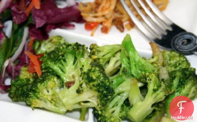 Chinesischer Brokkoli mit Ingwersauce