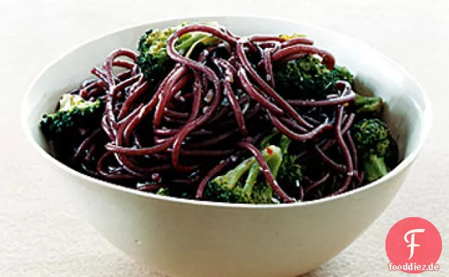 Rotwein-Spaghetti mit Brokkoli