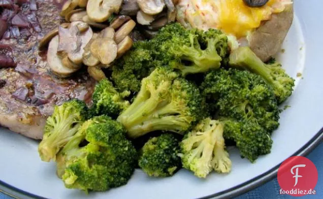 Weihnachts-Brokkoli-Salat