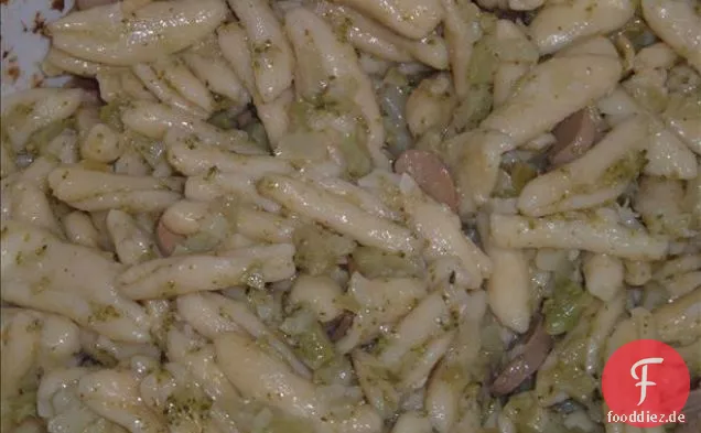 Udon-Nudeln Mit Walnüssen und Granatapfel