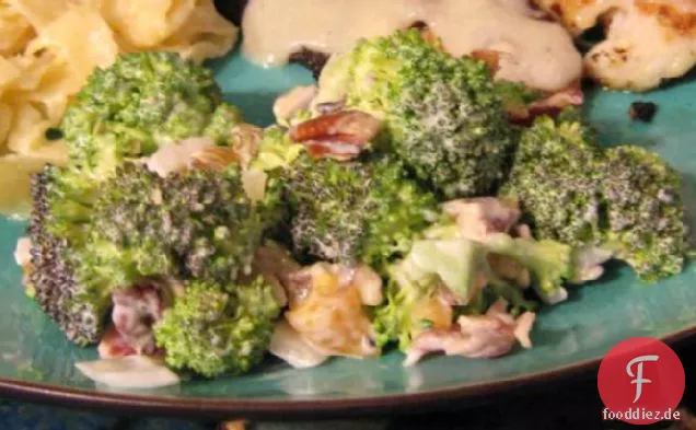 Brokkolisalat mit Aprikosen