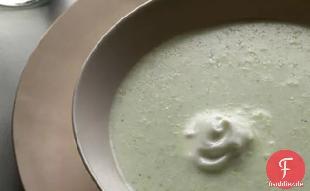 Brokkolisuppe mit Joghurt