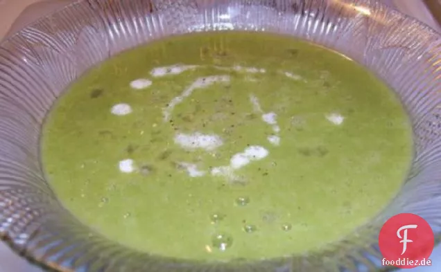Brokkoli-Lauch-Suppe mit Croutons (fettarm)