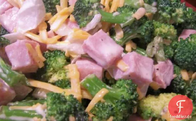 Brokkolisalat mit Schinken
