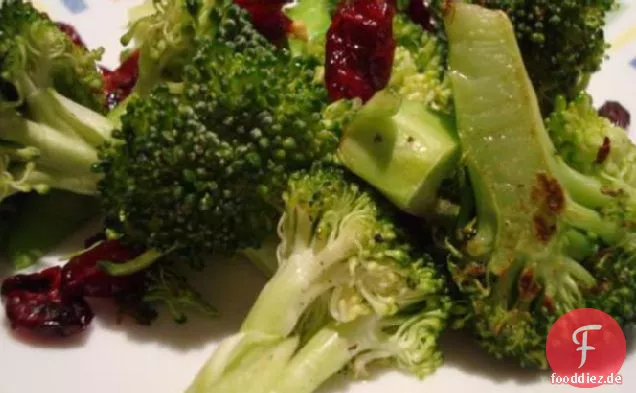 Knoblauch Brokkoli mit Preiselbeeren
