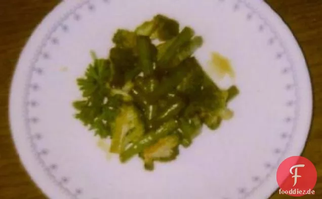 Grünes Gemüse mit Sesam-Ingwer-Dressing