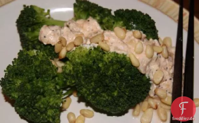 Brokkoli mit pikanter Sauce