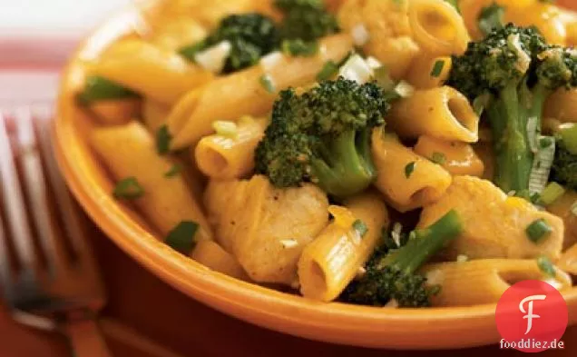 Curry Chicken Penne mit frischem Mango Chutney