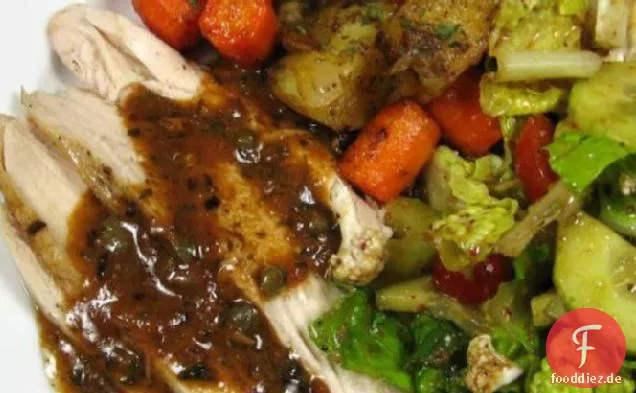 Pfanne gebratene Hähnchenbrust mit Zitronen-Kapern-Sauce