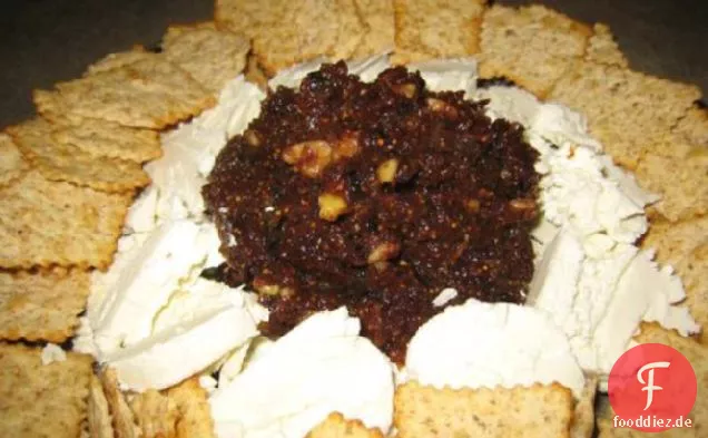 Walnuss-Feigen-Tapenade Mit Ziegenkäse