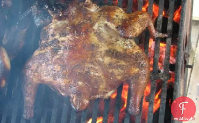Gegrilltes Butterflied Chicken mit spanischen Oliven