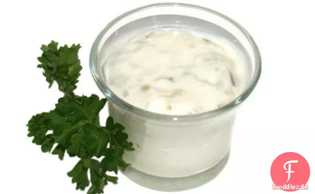 Pastinaken Pfannkuchen mit geräuchertem Fisch und Kapern Sauerrahm