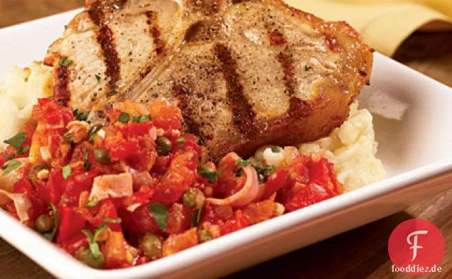 Gegrillte Kalbskoteletts mit Prosciutto-Tomatensauce