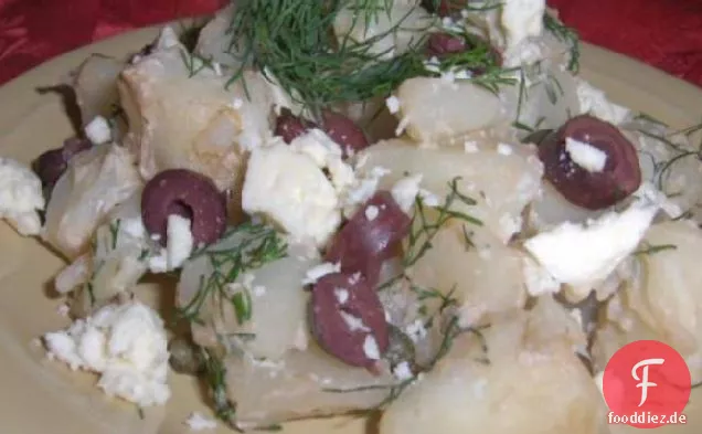 Kartoffelsalat mit Feta-Käse und Oliven