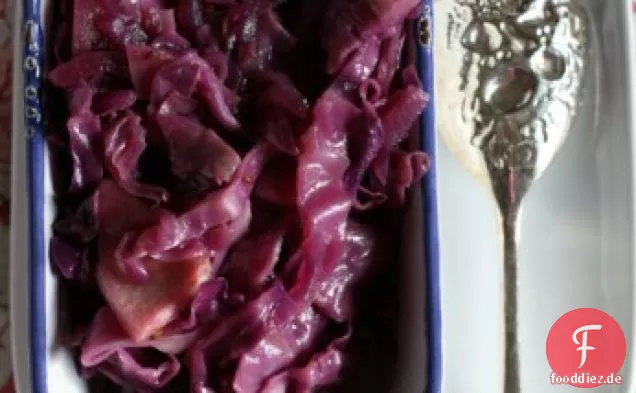 Geschmorter Purpurkohl mit Äpfeln