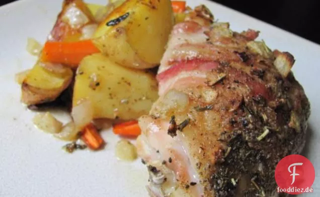 Speck-gebratenes Huhn mit Kartoffeln
